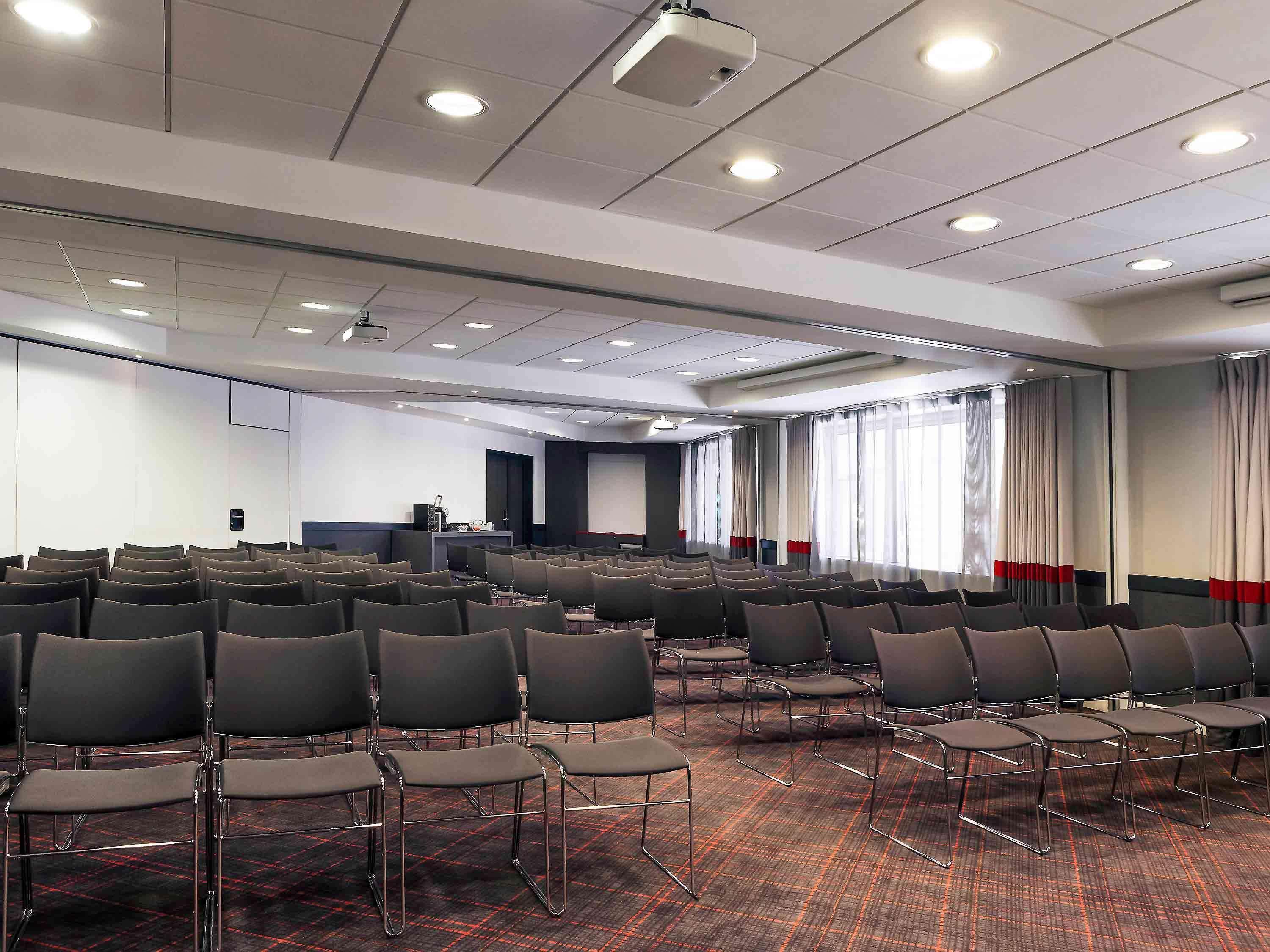 Mercure Paris La Defense Grande Arche Нантер Екстериор снимка