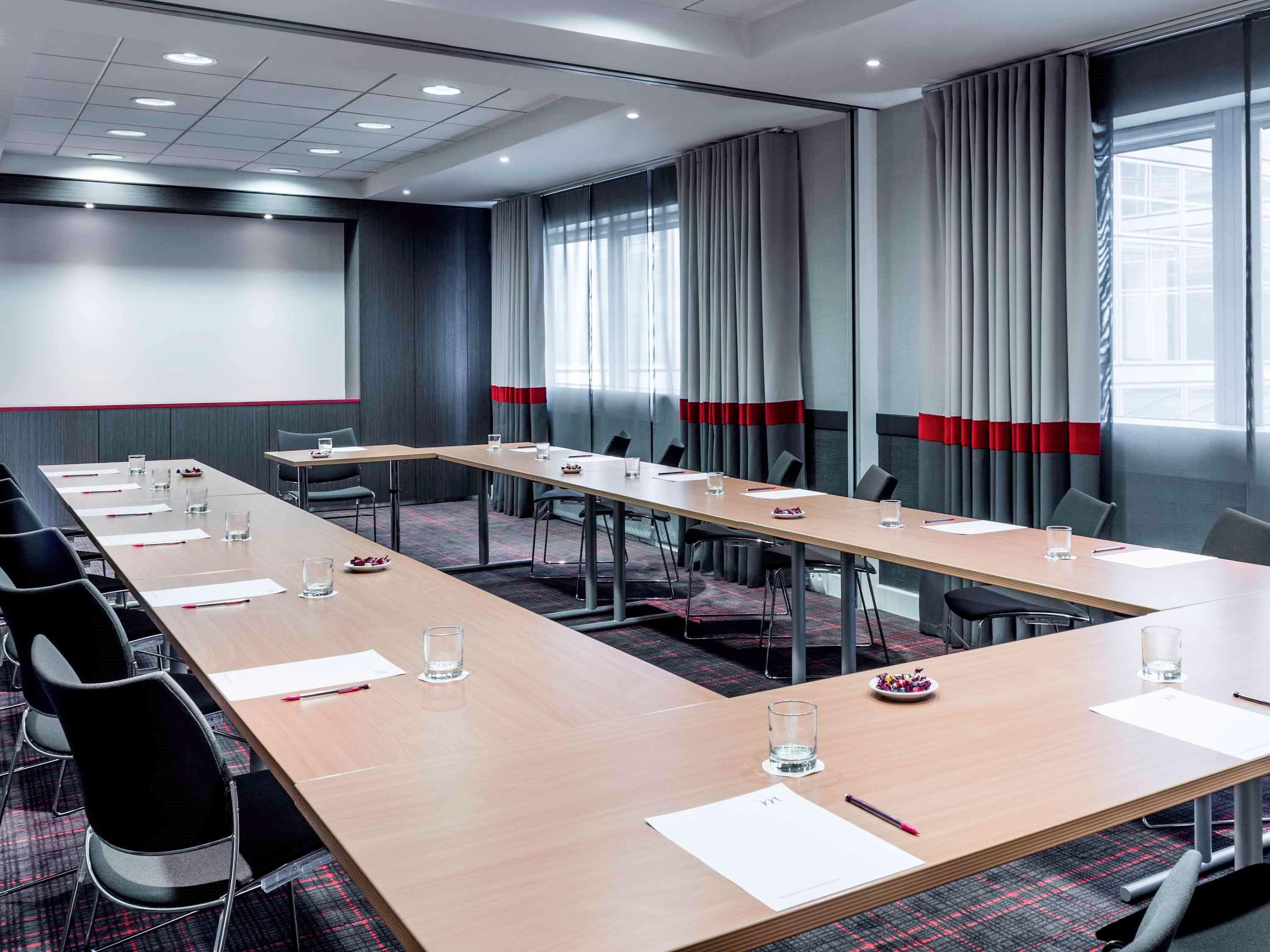 Mercure Paris La Defense Grande Arche Нантер Екстериор снимка