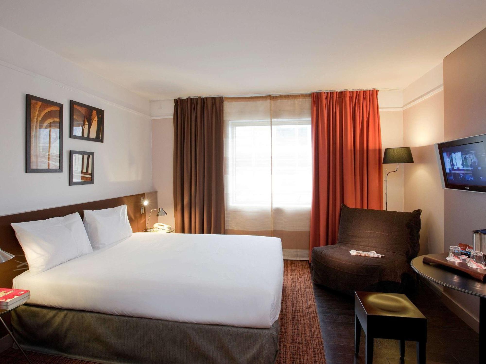 Mercure Paris La Defense Grande Arche Нантер Екстериор снимка