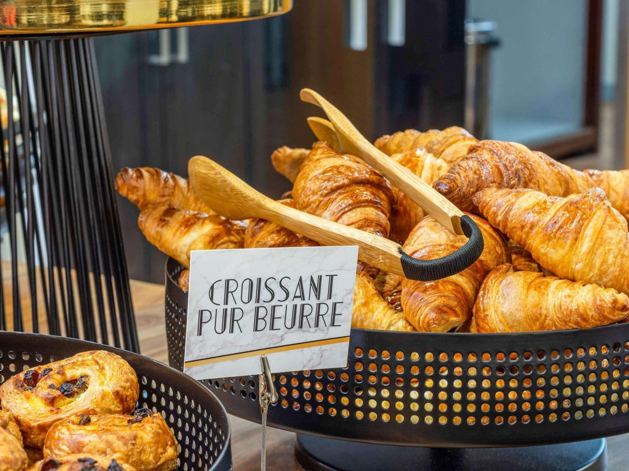 Mercure Paris La Defense Grande Arche Нантер Екстериор снимка