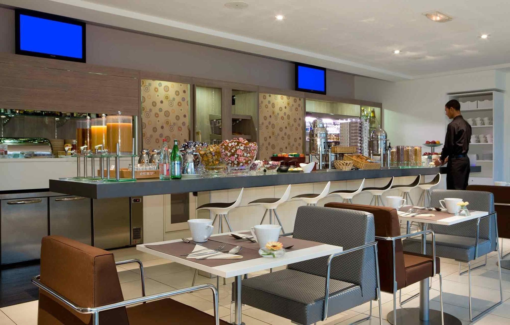 Mercure Paris La Defense Grande Arche Нантер Екстериор снимка