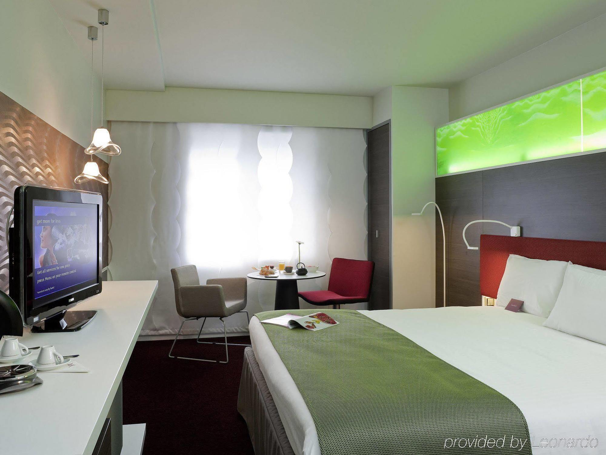 Mercure Paris La Defense Grande Arche Нантер Екстериор снимка