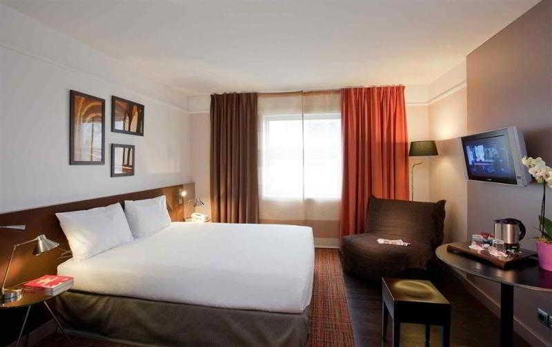 Mercure Paris La Defense Grande Arche Нантер Екстериор снимка