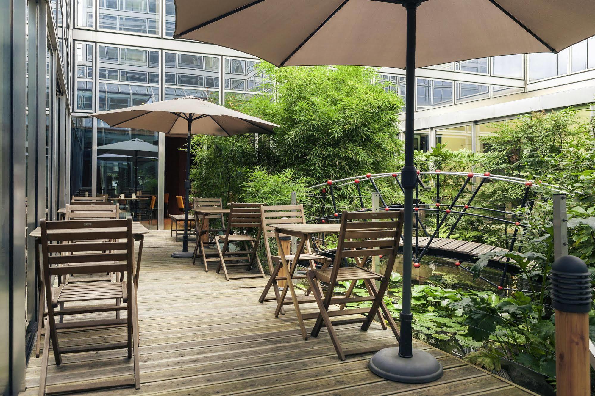 Mercure Paris La Defense Grande Arche Нантер Екстериор снимка