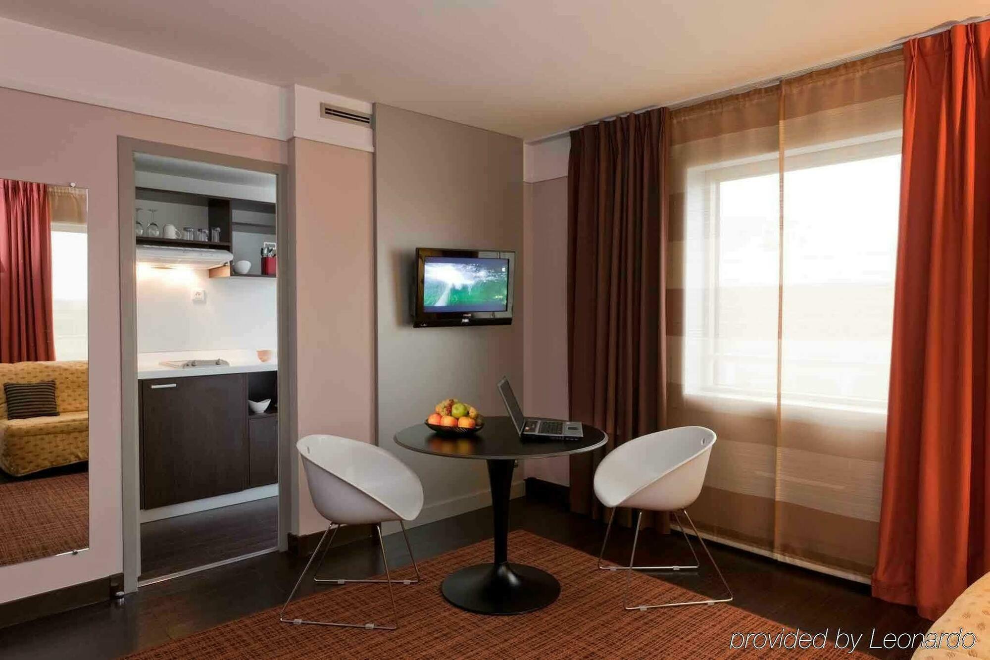 Mercure Paris La Defense Grande Arche Нантер Екстериор снимка
